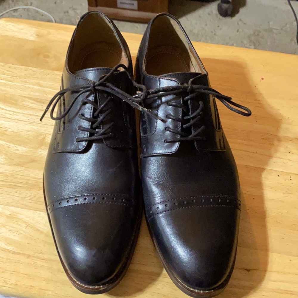Black men’s dress shoes, size 9.5. Only used once for prom.